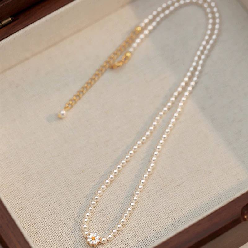 Dainty Daisy Pearl Necklace – Elegant Small Beaded Choker for Women